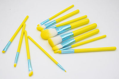 唇刷、眼線刷、眉刷的清洗技巧