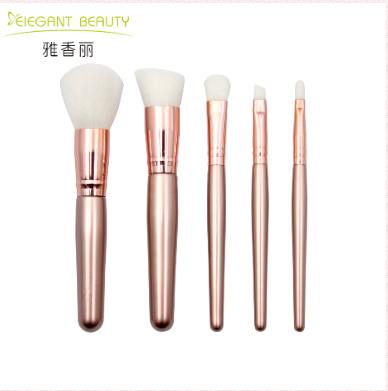 粉撲、美妝蛋、化妝刷，用它們化妝有什么區(qū)別？