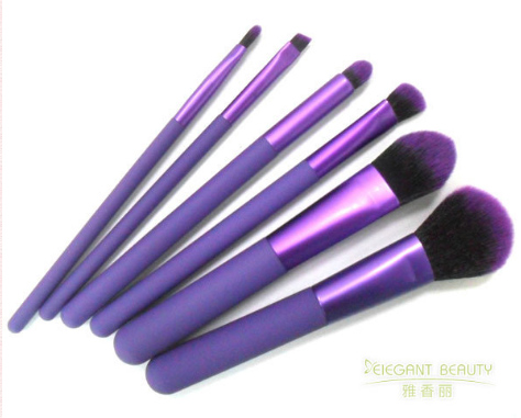 化妝刷套裝哪個(gè)好？挑選化妝刷有什么小技巧？