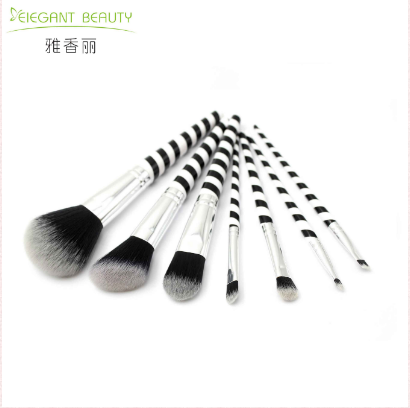 新買的化妝刷需要清洗么，該如何清洗呢？