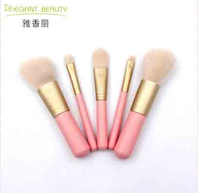 化妝刷工具對(duì)制作原料的都有什么樣的要求呢？