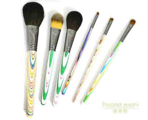 貴的化妝刷與便宜的化妝刷相比有什么區(qū)別？