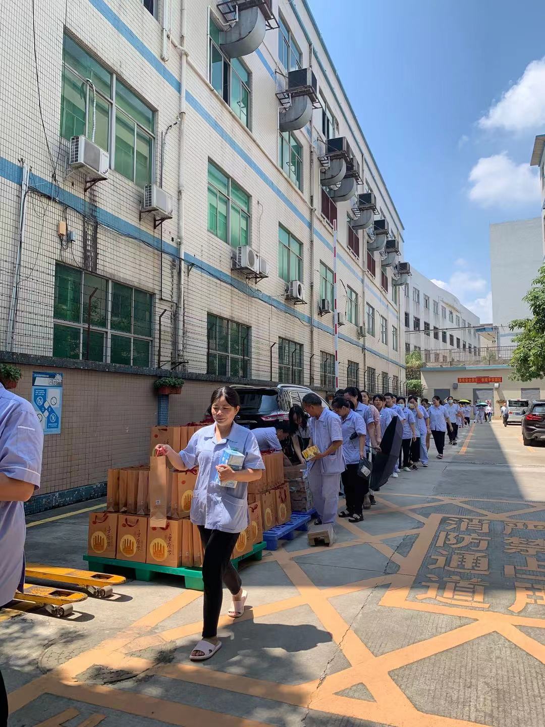 雅香麗化妝用品（深圳）有限公司預(yù)祝大家度過一個(gè)平安祥和、喜慶歡樂的中秋假期！