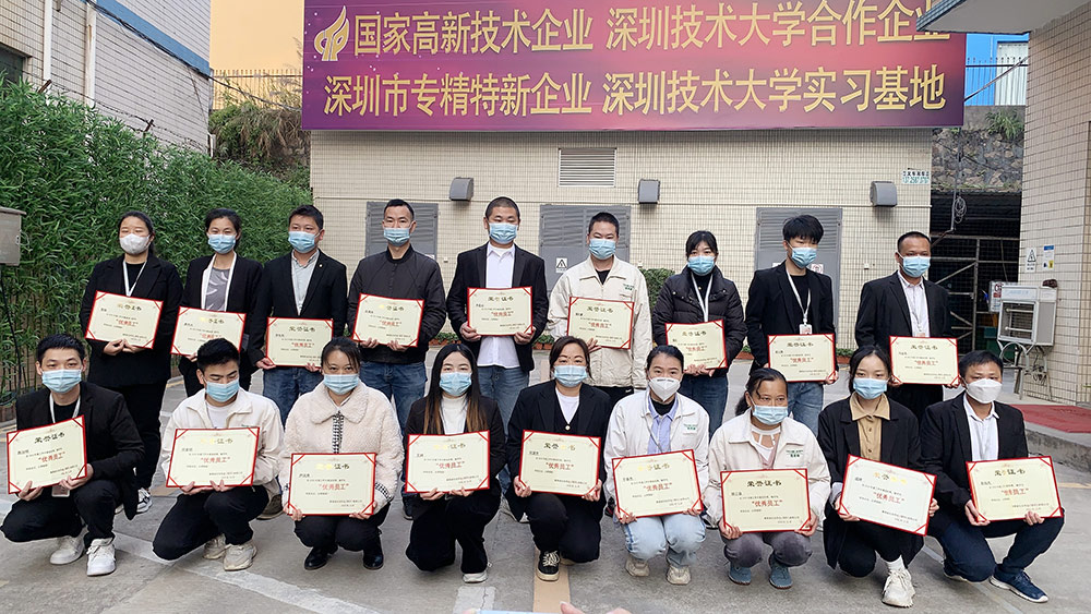 雅香麗化妝用品（深圳）有限公司預(yù)祝大家度過一個(gè)平安祥和、喜慶歡樂的元旦假期！