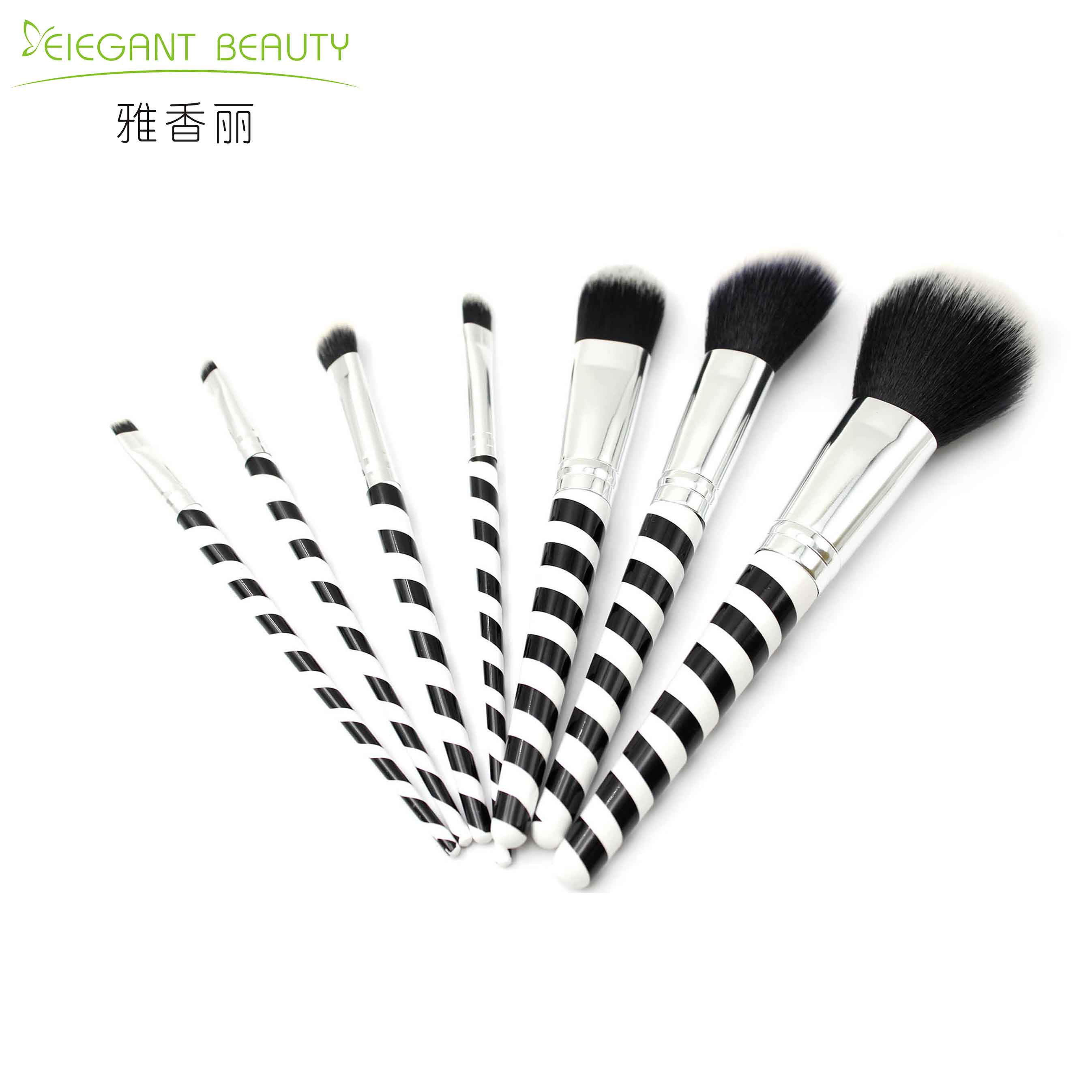 清理化妝刷上彩妝殘留的正確方法，你知道嗎？