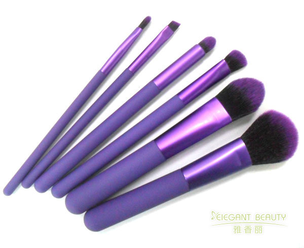 化妝刷有哪些不常見的使用方法？