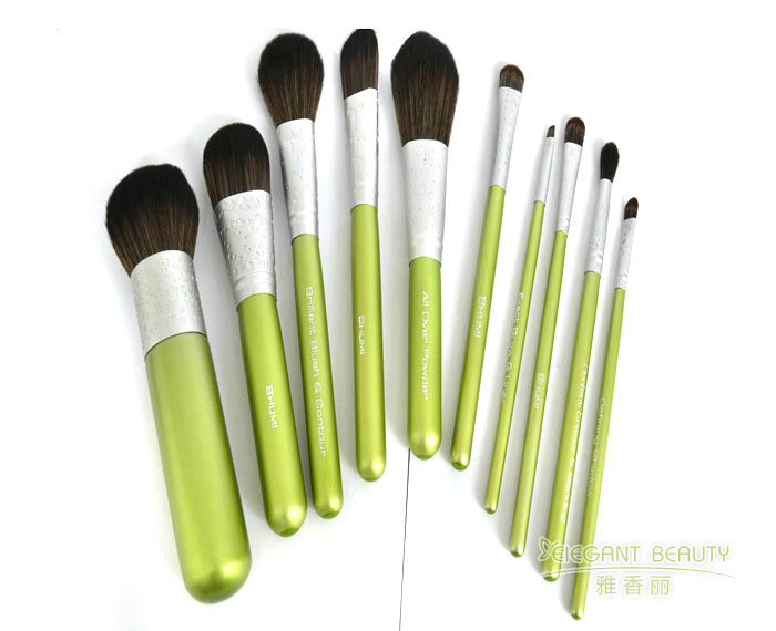 作為生產(chǎn)定制廠家，你們?nèi)绾未_保成套化妝刷的質(zhì)量與耐用性？