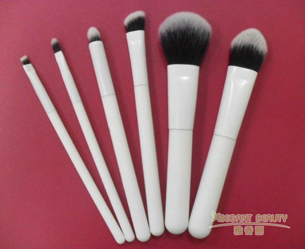 化妝刷套裝是否適合所有膚質(zhì)和妝容類型？