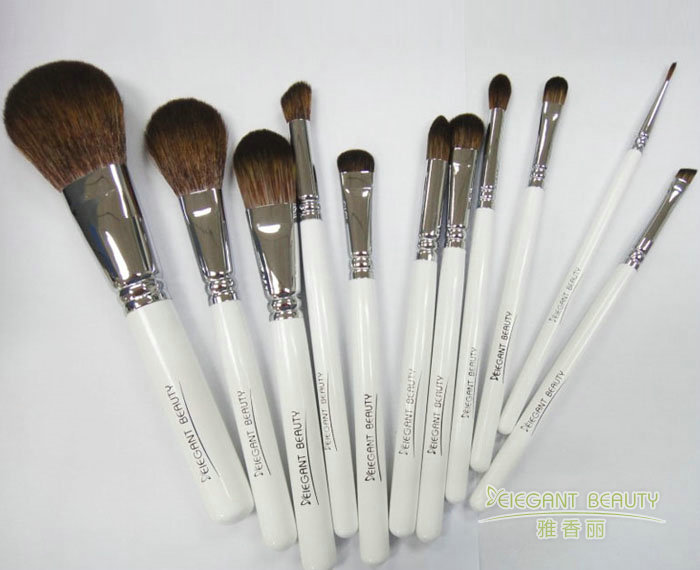 定制化妝刷套裝時(shí)，如何確定刷子的數(shù)量和種類？