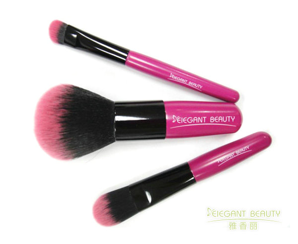 化妝刷套裝中散粉刷的錐形設(shè)計對妝效有何技術(shù)優(yōu)勢？