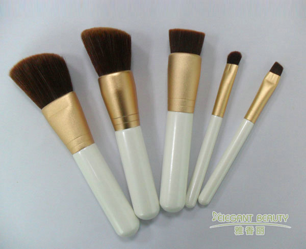 化妝刷套裝的金屬套管防銹工藝是否影響刷毛壽命？